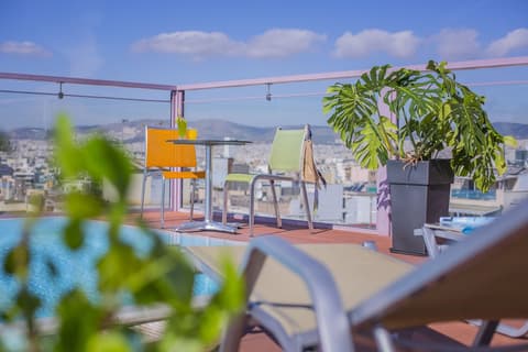 Novus City Hotel, Pool