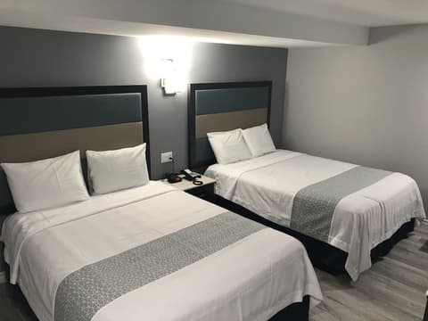 Travelodge Inn & Suites by Wyndham West Covina, Room