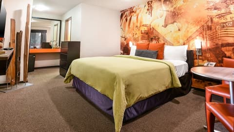 The Tangerine - A Burbank Hotel, Room