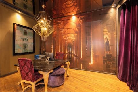 Tulip City Hotel & SPA, Lobby