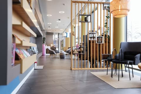 Novotel Suites Luxembourg, Reception