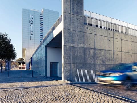 Mercure Lisboa Almada, Miscellaneous