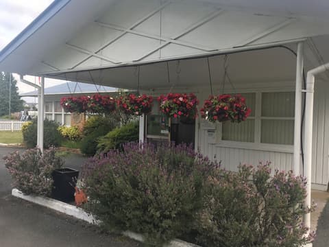 Fairy Springs Motel, Front of property