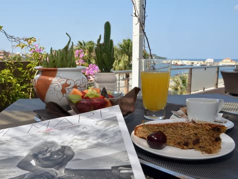 Hotel La Bussola, Terrace/patio