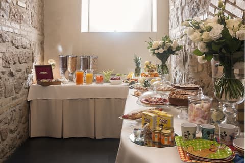 Hotel Metropolis, Breakfast area