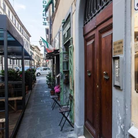 Loggia Fiorentina, Exterior