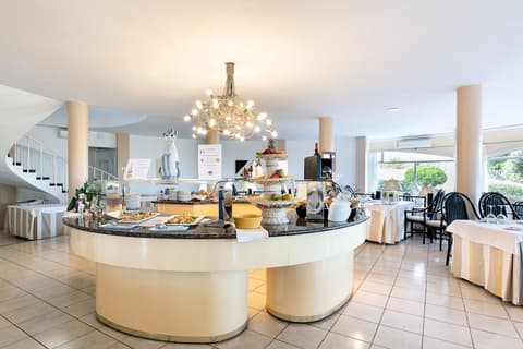 Hotel LIVVO Risco del Gato Suites, Buffet