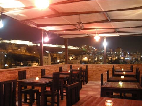 Arab Tower Hotel, Restaurant