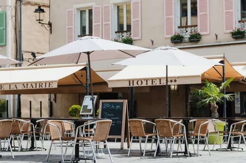 Logis Hôtel de la Mairie, Terrace/patio