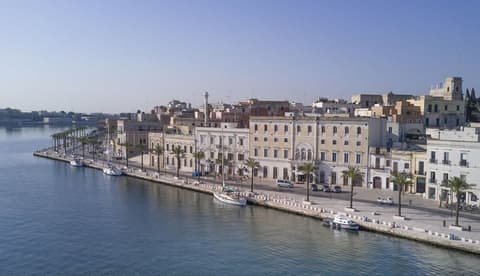 Grande Albergo Internazionale, Exterior