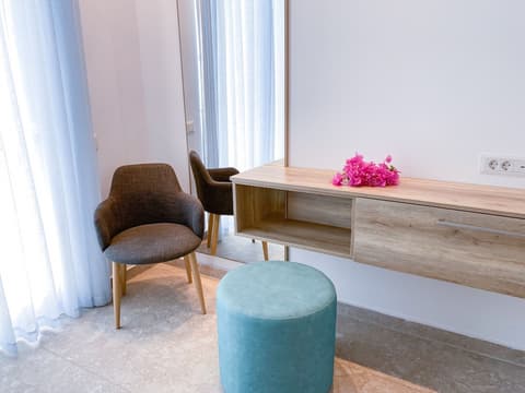 Lardos Bay, Lobby sitting area