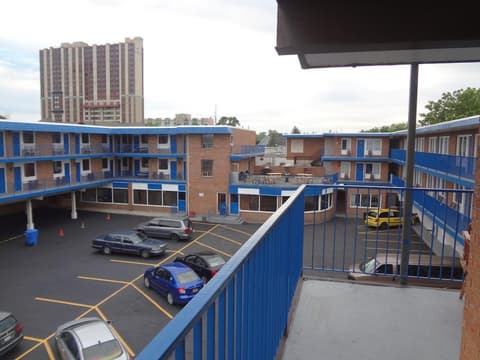 Empress Inn and Suites by The Falls, Balcony