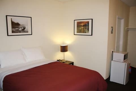 Empress Inn and Suites by The Falls, Room