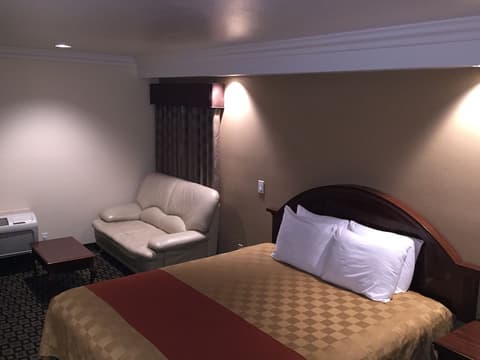 Ontario Inn & Suites, Room