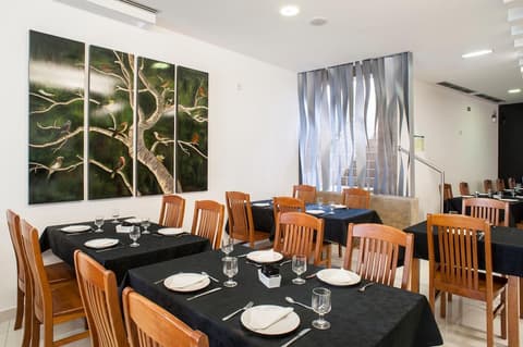 Hotel Genesis, Restaurant