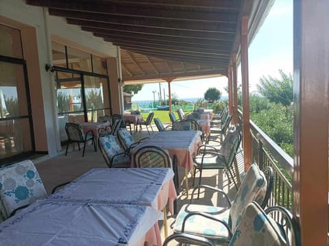 Irinna Hotel, Restaurant