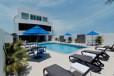 Howard Johnson Hotel Versalles Barranquilla, Pool