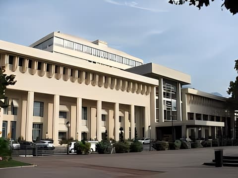 Authentic by Balladins, Le Carré d'Aix, Hiking