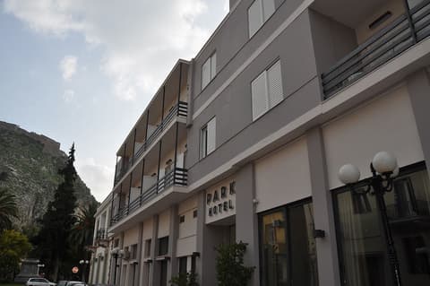 Park Hotel, Front of property