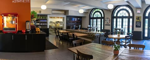 Chicago Getaway Hostel, Dining