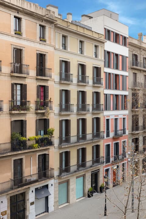 Suites Center Barcelona, Front of property