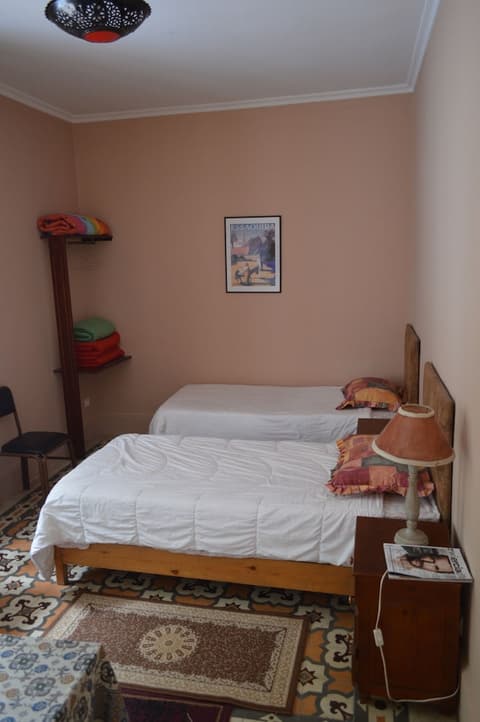 Dar Omar Khayam, Room