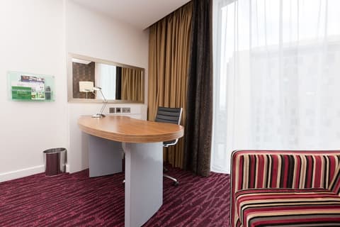 Holiday Inn Manchester-Media City UK by IHG, Room