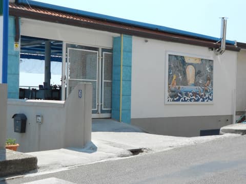 La Vela, Property entrance