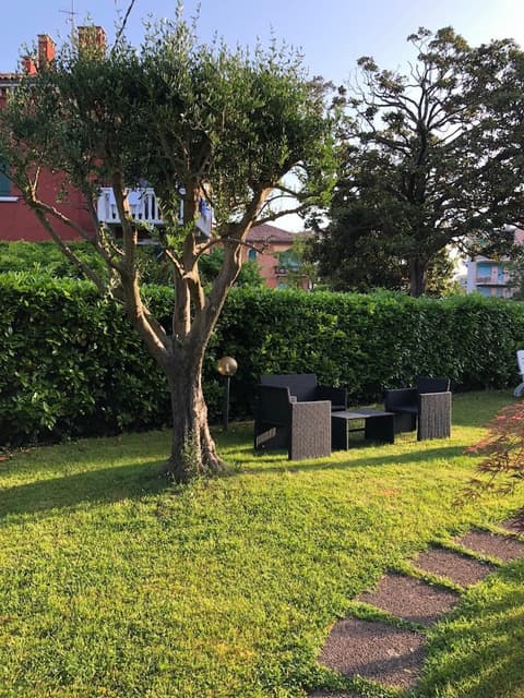 Villa Dacri, Property grounds