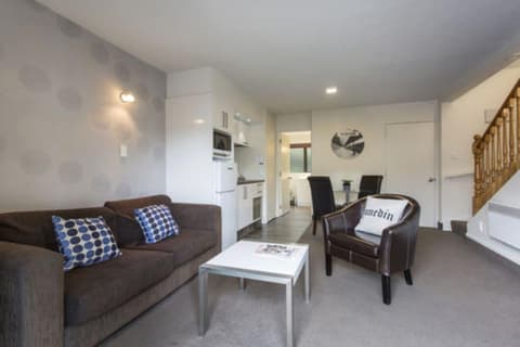 Commodore Motels, Room