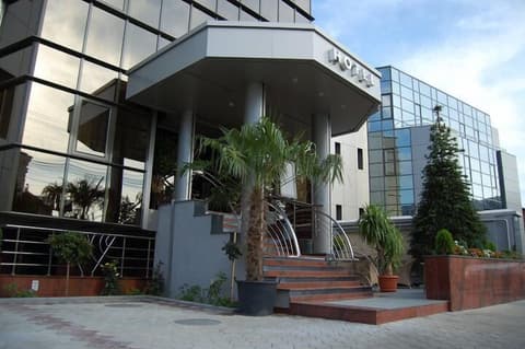 Hotel Acapulco, Exterior