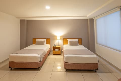 Basic Hotel Centenario by Hoteles MS, Room
