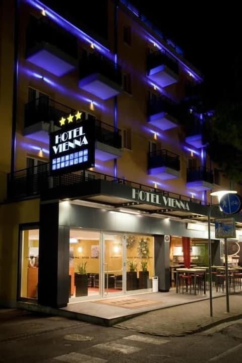 Hotel Vienna, Exterior