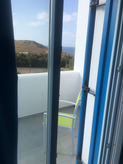 Artemis Village, Room