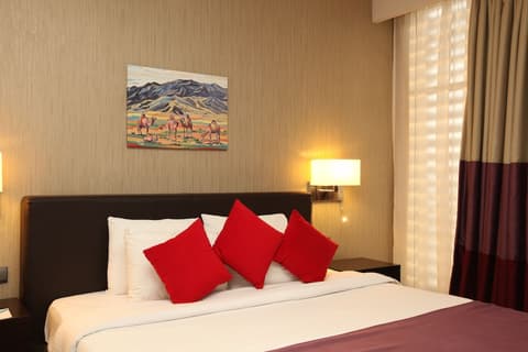 Golden Tulip Hail, Room