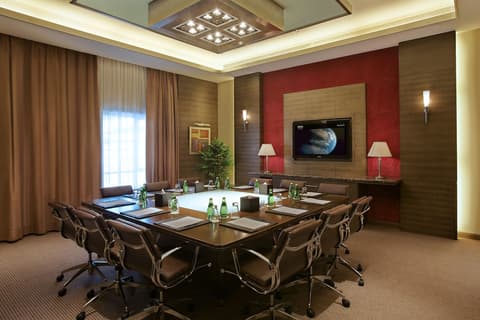 Nour Arjaan by Rotana, Business center