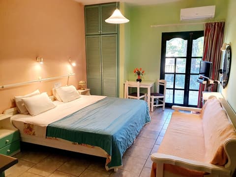 Dioskouroi Apartments, Room