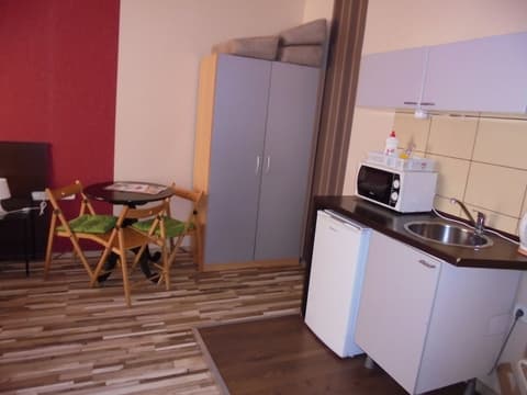 Liechtenstein Apartments, Room