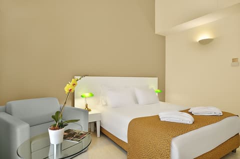 Ruth Daniel Residence, Room