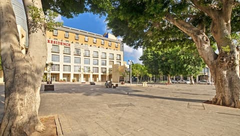 Ruth Daniel Residence, Front of property