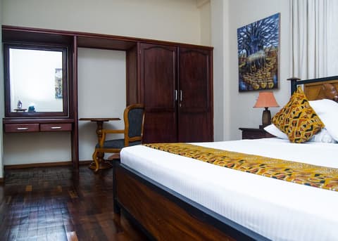 Coconut Grove Regency Hotel, Room