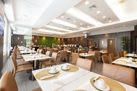 Victoria Hotel and Suites Panama, Restaurant