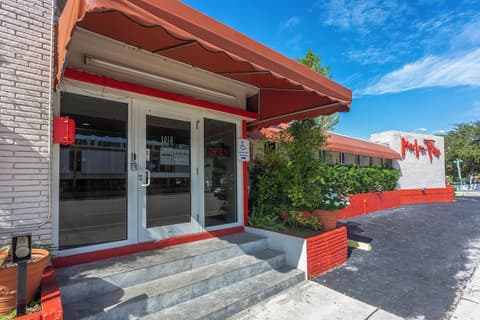 Beach and Town Motel, Front of property