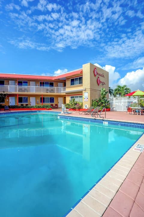 Beach and Town Motel, Pool