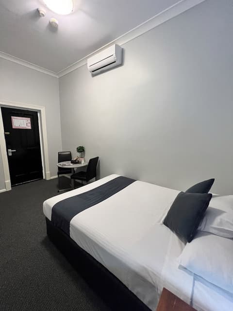 Adelaide Pulteney Motel, Room