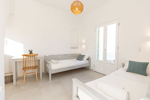 Akrotiri Hotel, Room