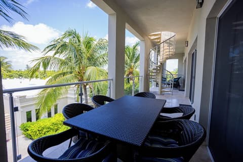 The Atrium Resort, Room