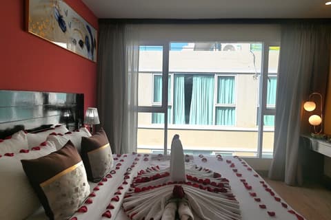 Boss Suites Nana Hotel, Room