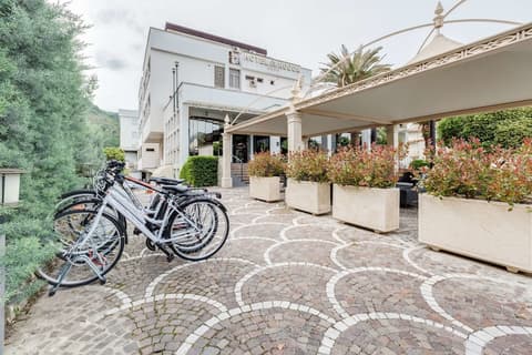 Best Western Hotel Rocca, Bicycling