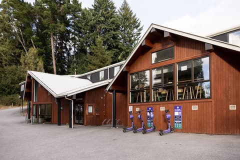 Haka House Queenstown Lakefront, Front of property